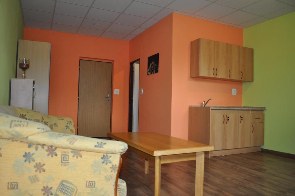Sport Hotel Ostrov Тренчин Экстерьер фото