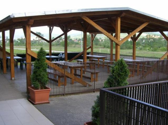 Sport Hotel Ostrov Тренчин Экстерьер фото